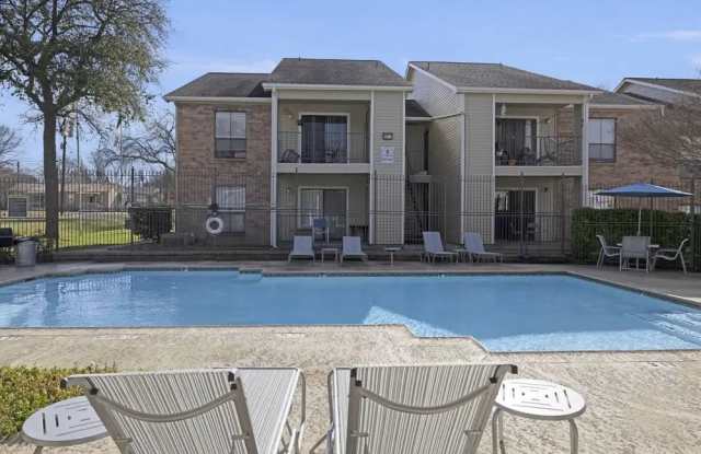 Village Green Apartments Gallery 3
