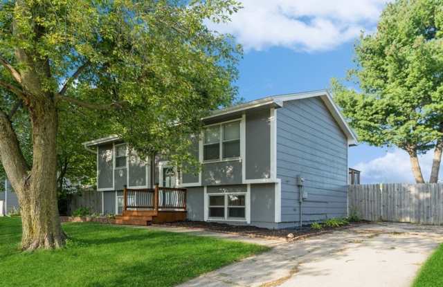 QUIET NEIGHBORHOOD!!  3 Bedroom, 1.5 Bath Home in Norwalk photos photos