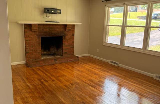 3 Bedroom || 3 Bathroom Home with Finished Basement Gallery 3