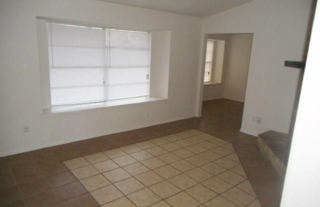 2714 Oakmont Drive Gallery 3