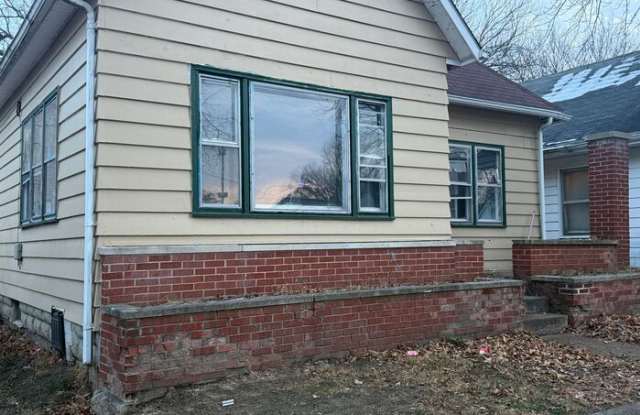 1420 Sycamore Street - 1420 Sycamore Street, Terre Haute, IN 47807