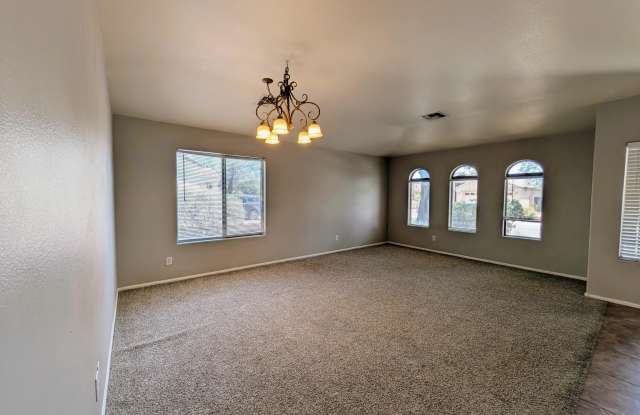 738 E SADDLE Way Gallery 4