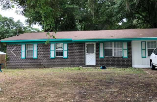 4bedrooms 1.5 baths Single Family Home in Sherwood Park Subdivision - 907 Bob White Drive, Tallahassee, FL 32305