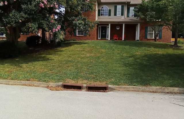 Knoxville 37931 - 4 Bedroom, 3.5 bath home with a bonus room/5th bedroom/office with a 2-car garage - Contact Sharon Arnwine - (865) 313-7215 photos photos