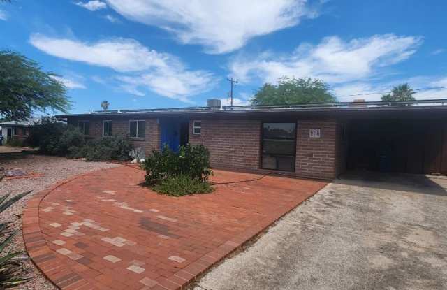 $1,995.00 Love this Midtown Midcentury 3 bedroom, 2 baths, 1,700 sqft photos photos