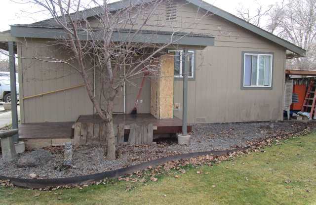 1 Bedroom Unit with Gate Privacy - All Utilities Provided, Including Yard Care and Internet! photos photos