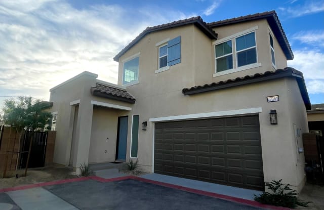 47352 Iris Way - 47352 Iris Way, La Quinta, CA 92253