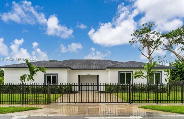 11870 SW 220th St photos photos