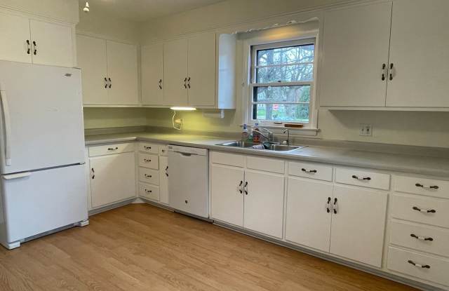 Hartland Single Family Ranch Home, 3 Bed, 1.5 Bath, Attached Garage photos photos