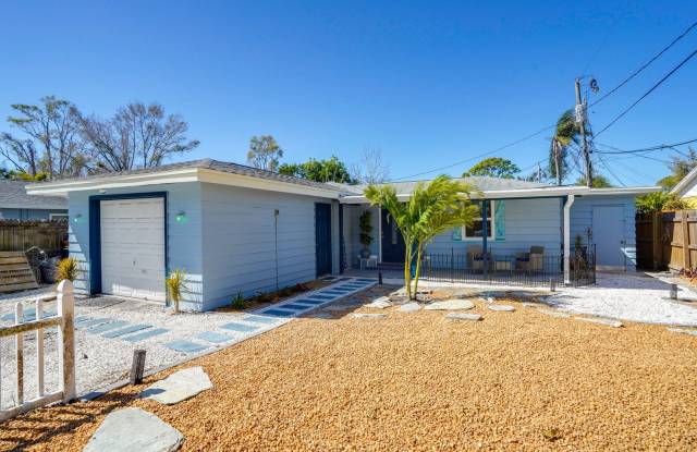 Fully Furnished 2BR/2BA Sarasota Home – Move-In Ready with Entertainment Room Near Siesta Key! Gallery 1
