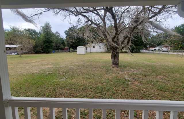 Welcome to this charming 3-bedroom, 1.5-bath home in Dunnellon, FL! - 8558 Southwest 200th Court, Marion County, FL 34431 Welcome to this charming 3-bedroom, 1.5-bath home in Dunnellon, FL! - 8558 Southwest 200th Court, Marion County, FL 34431