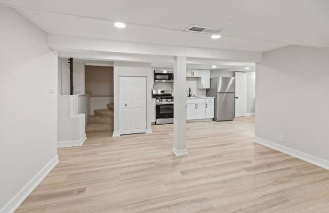 6228 W Berenice Gallery 2