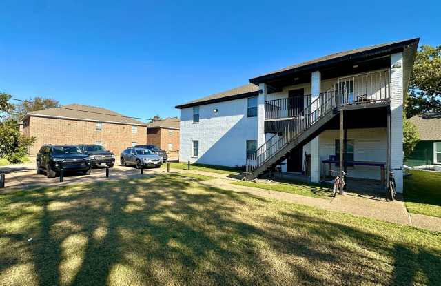 HUGE 4-Bed, 2-Bath Duplex Four Blocks From Baylor Campus & Minutes from Downtown! Gallery 2