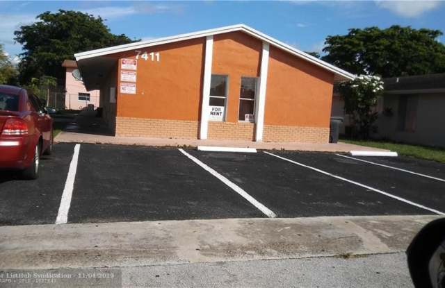 7411 SW 10th Ct Gallery 2