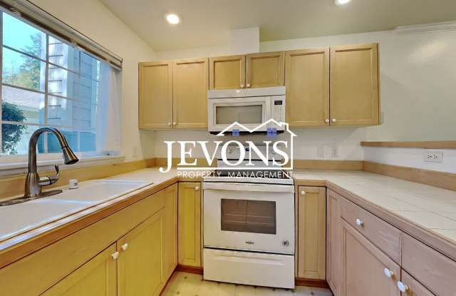 Condo with Swimming Pool and Private Enclosed 1-Car Garage in Klahanie Neighborhood photos photos