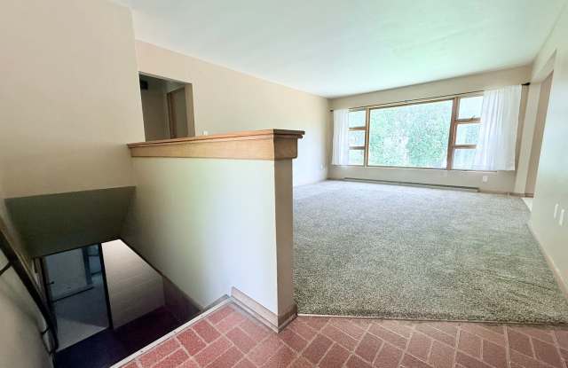 4-Bed House in Cedar Falls photos photos