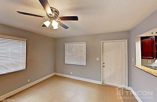 217 SW 2nd Place Unit W Gallery 2