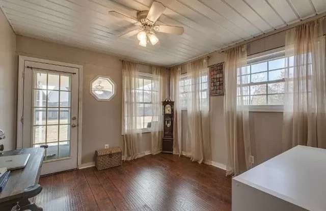 2 bed 2 bath home Gallery 4