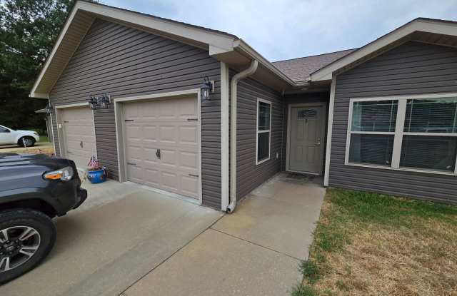 2/2 With Garage! Across from the Hospital in Newport photos photos 2/2 With Garage! Across from the Hospital in Newport photos photos