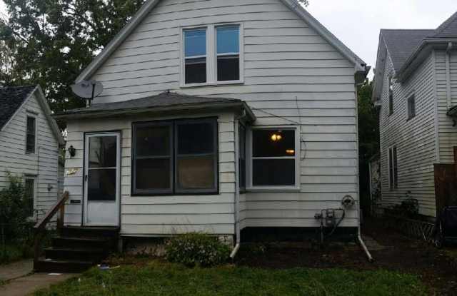 1021 Wellington St - 1021 Wellington Street, Waterloo, IA 50702