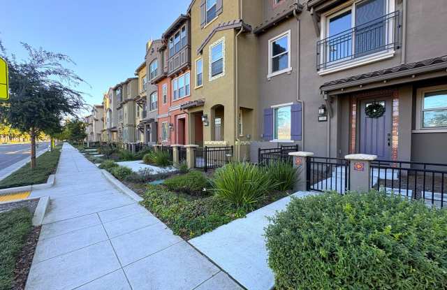 Modern 3BR/3BA Townhome in Prime Mountain View Location photos photos