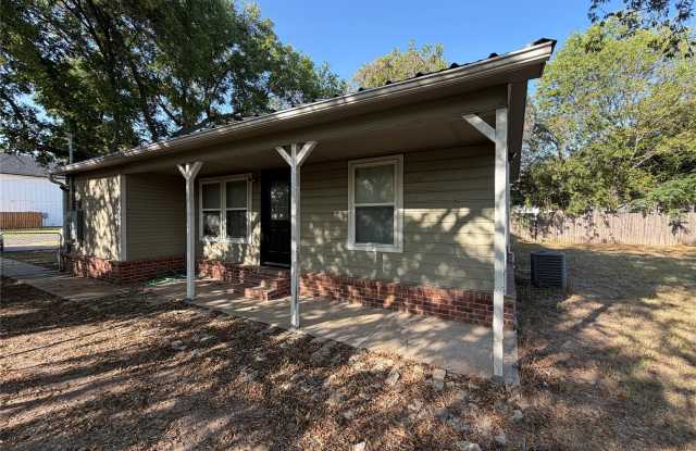 979 W Pecan Street Gallery 1