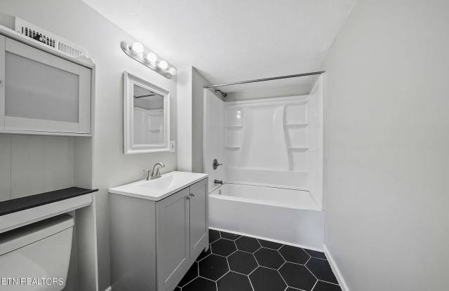 122 Avalon Trail photos photos