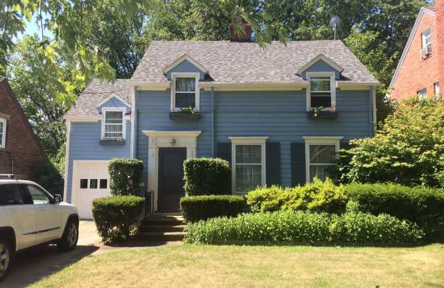 Spacious 3 Bedroom Home with Central Air in University Heights! photos photos