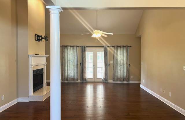 Great Home Convenient to Downtown and I-75 Gallery 3