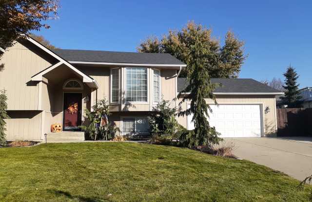 206 North Knudson Street Gallery 2