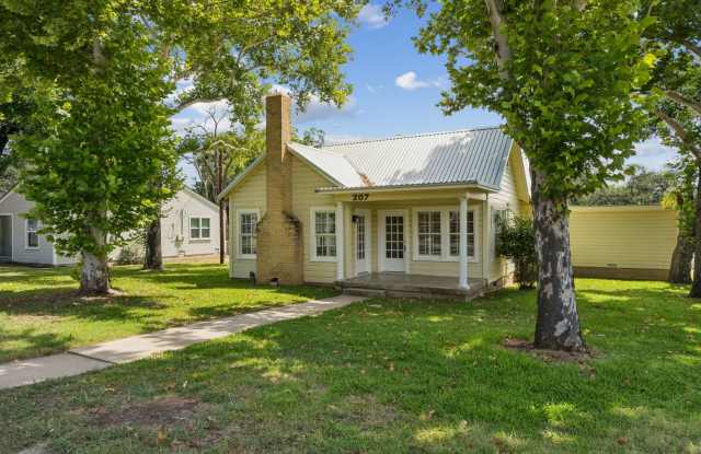 3/2 Remodeled Home in Lampasas photos photos