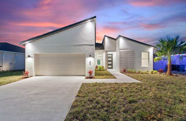 Modern, Energy-Efficient Home with All the Upgrades photos photos