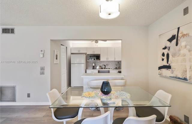 313 Knotty Pine Cir photos photos