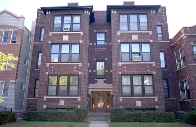 Lakeview Gem: 2 Bed, 1 Bath W/ In-Unit Laundry, D/W, Cent Air, Fireplace, Deck, Parking! photos photos