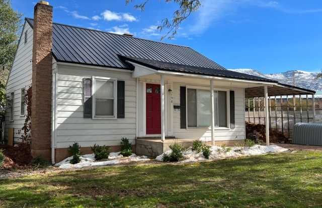 5 Bedrooms 2 Bathroom House! Large Yard and very close to SUU! Gallery 2
