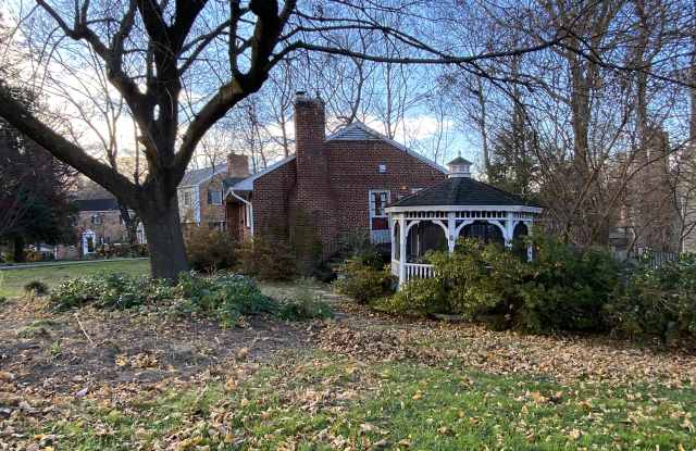 1012 Broadmont Terrace Gallery 2