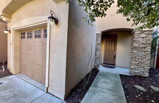 Charming 3 bed/3 bath in North Laguna Gallery 3