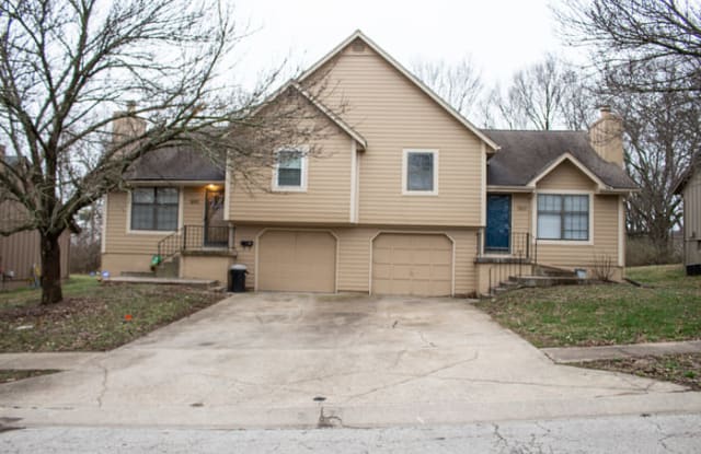 307 West 132nd Street - 307 W 132nd Ter, Kansas City, MO 64145