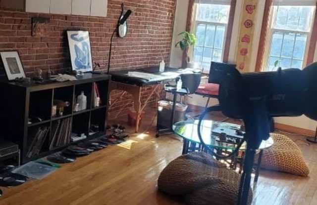 1043 S HANOVER Street Gallery 4