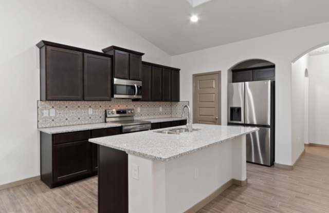 Newer Townhome, offering $500.00 off the first months rent Gallery 4