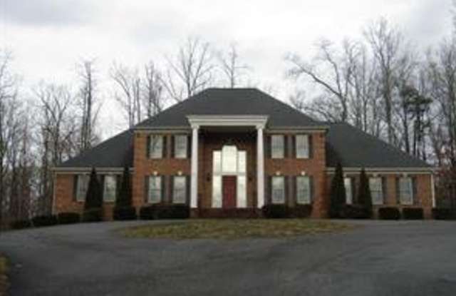 Elegant home tucked away for privacy Gallery 2
