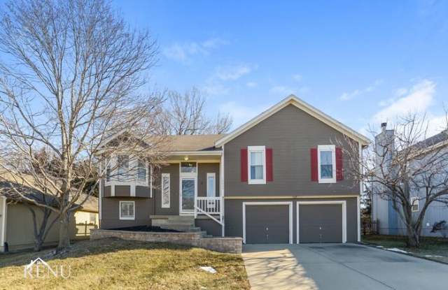 12633 South Crest Drive - 12633 South Crest Drive, Olathe, KS 66061