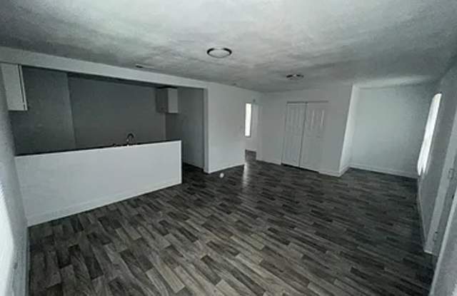 196 South Alabama Avenue Gallery 4