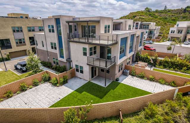 Large Modern Town Home with Oversize Backyard Guarded Luxury Neighborhood Gallery 1
