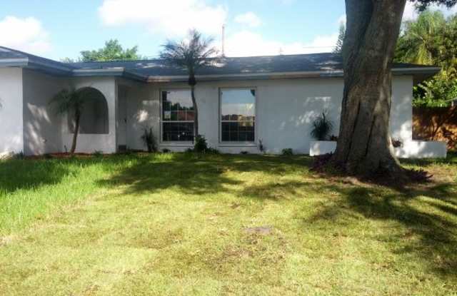 2662 Pinewood Dr - 2662 Pinewood Drive, Greenbriar, FL 34698