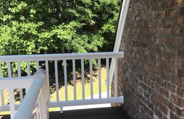 1 Bedroom/ 1 Bathroom Furnished Garage apartment off Hwy. 441! Available early June! photos photos