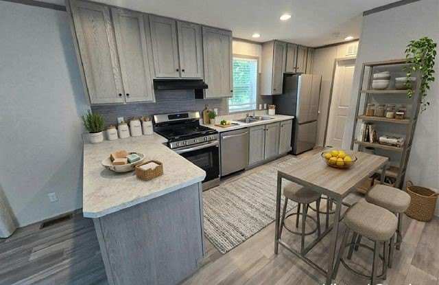 109 Maple Dr Gallery 2
