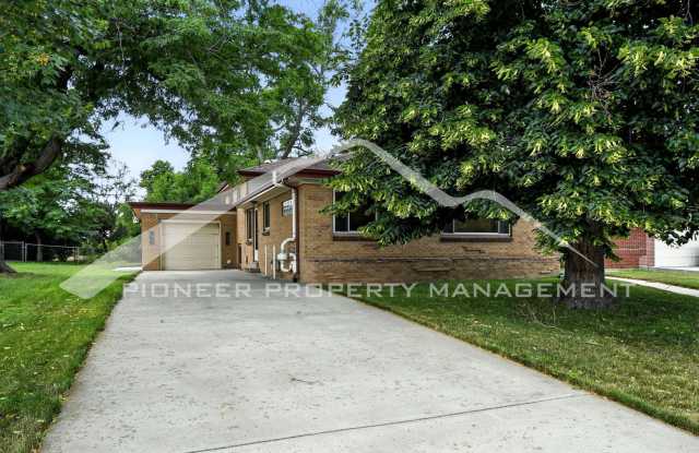 Charming Home with Washer/Dryer and 1 Car Garage photos photos