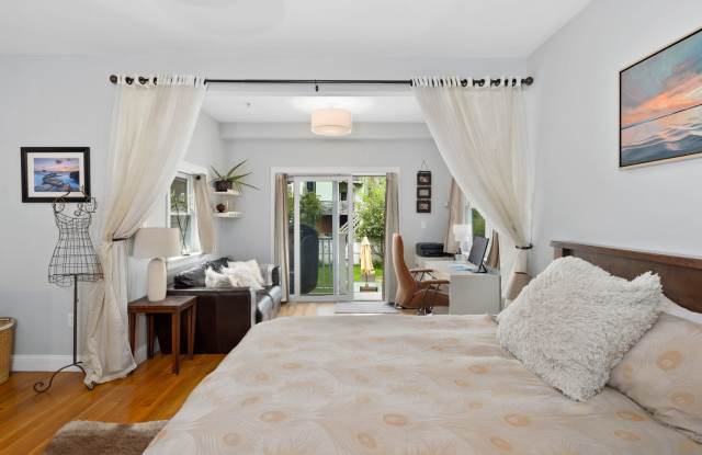 New 2BR2BA Condo in Jefferies Point with Backyard photos photos