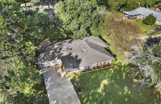 308 Sw Johnson St. - 308 Southwest Johnson Street, De Kalb, TX 75559